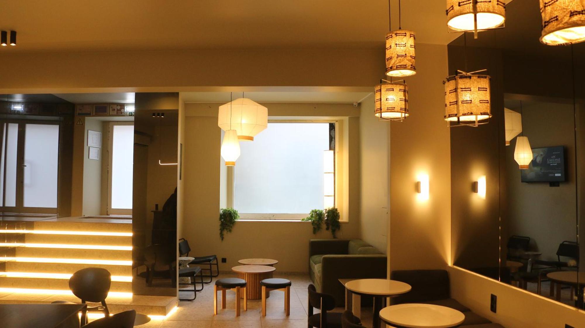 Gspot Hostels & Love Triangles Pizzeria Лиссабон Экстерьер фото