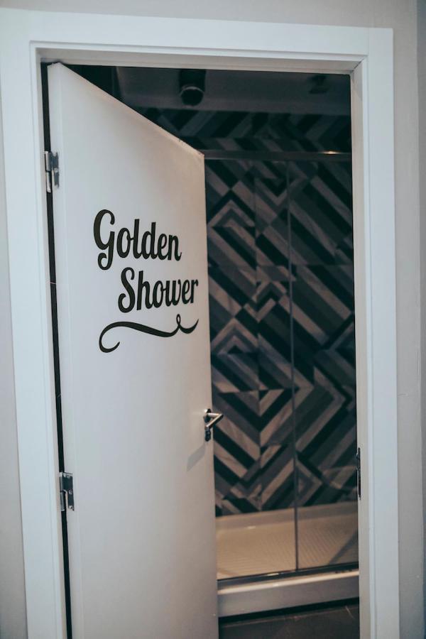 Gspot Hostels & Love Triangles Pizzeria Лиссабон Экстерьер фото